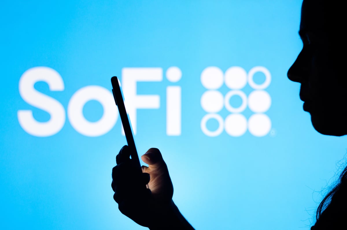 Should You Invest $100 in SoFi Technologies Right Now?