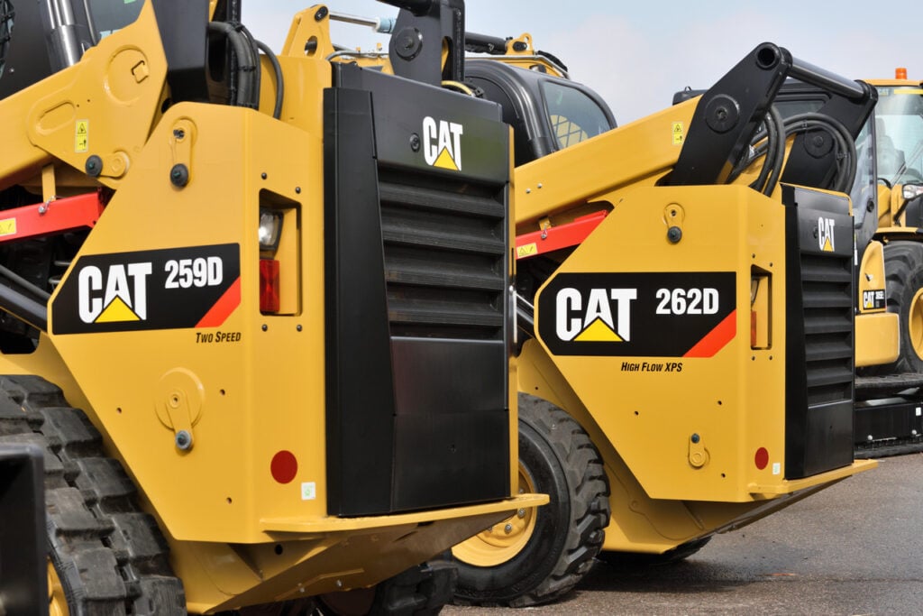Analyst Favors Caterpillar Over Deere As Machinery Markets Near Trough Levels
