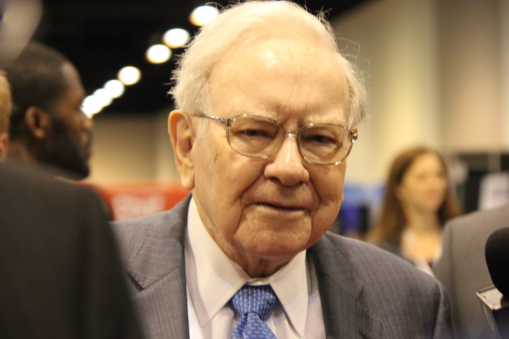 As Warren Buffett Prepares to Step Down, His Warning to Wall Street Is Now at Ear-Shattering Levels